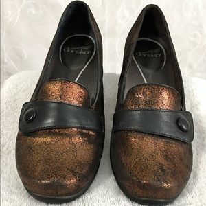Dansko Copper Metallic on Black Comfort Flats 38